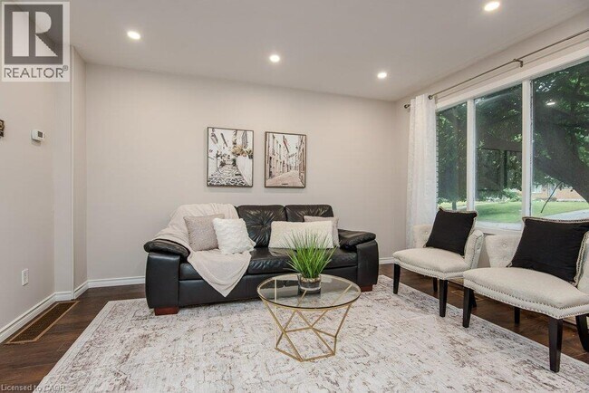 Photo du bâtiment - 185 Cedarvale Crescent