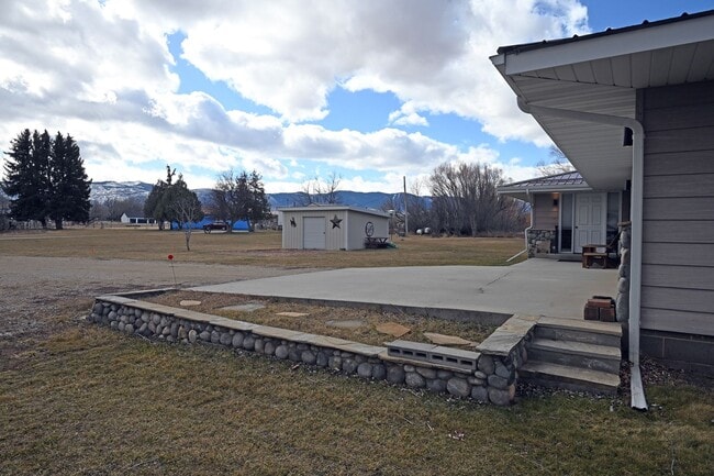 Building Photo - 272 WY-335