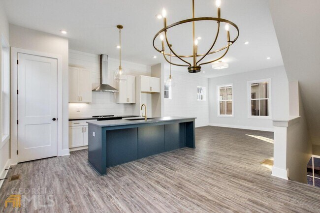 Building Photo - 161 Chestnut Cir