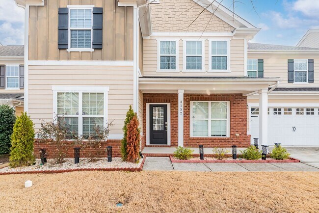 Foto del edificio - **Application Pending**! Gorgeous, Well-Ma...