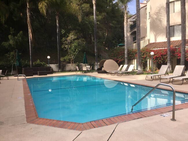 Foto del edificio - 4201 Via Marisol Via