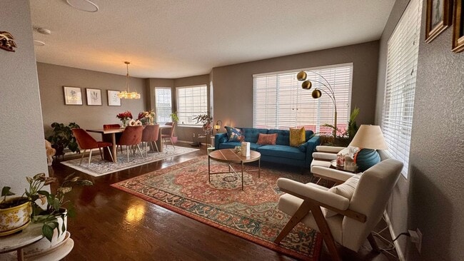 Building Photo - 2208 Buttercup St