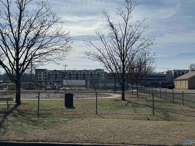 Foto del edificio - 401 McCullough Ave NE