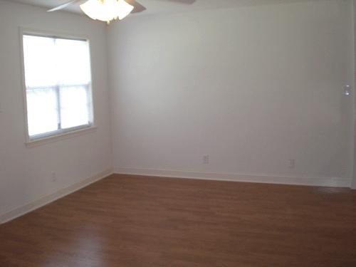 Building Photo - 6476 River Park Dr