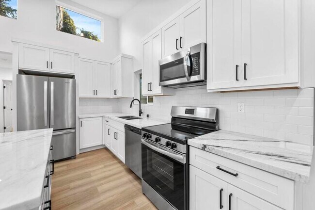 Foto del edificio - 739 N Formosa Ave