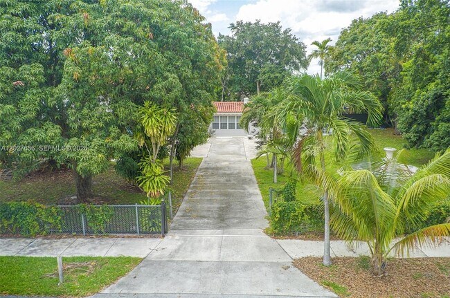 Foto del edificio - 5613 Pierce St