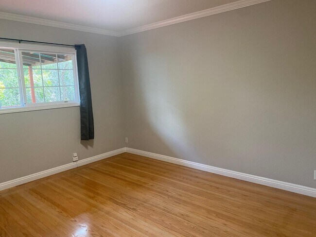 Foto del edificio - 2219 Thurm Ave