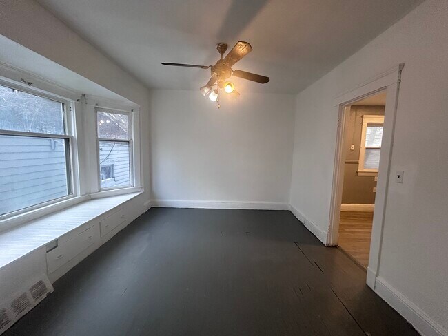 Building Photo - 12206 Locke Ave