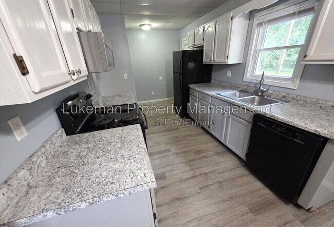 Foto del edificio - 46131 S Lakeshore Dr