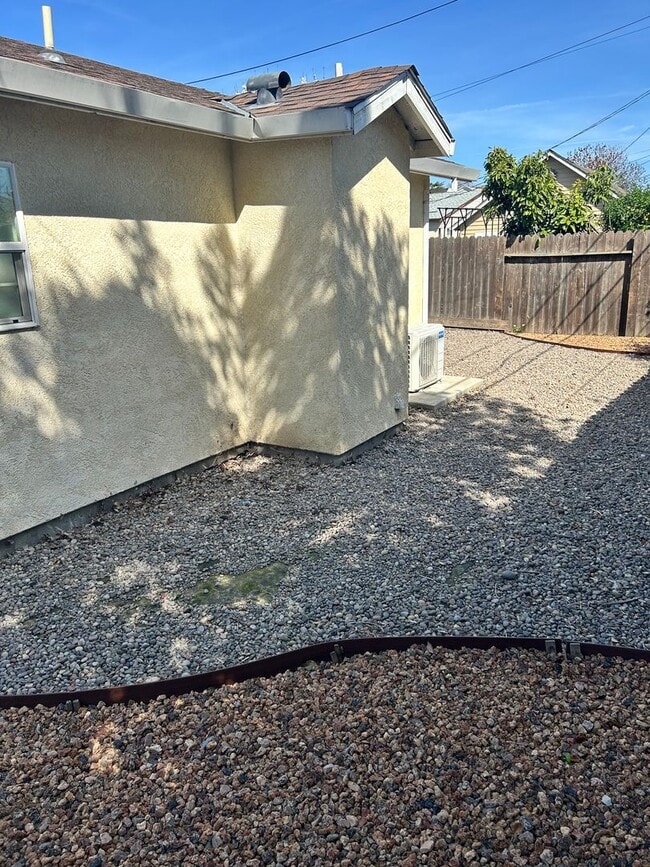 Building Photo - 1 BEDROOM/1 BATH HOME STOCKTON CA