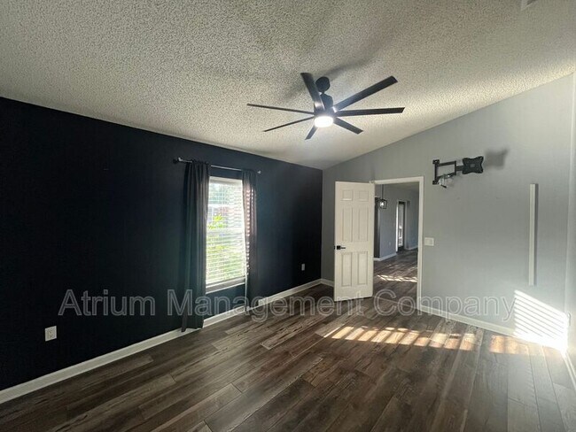 Building Photo - 1899 Gatewood Dr