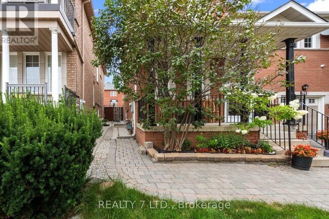 Building Photo - 62 Fairlane Crescent