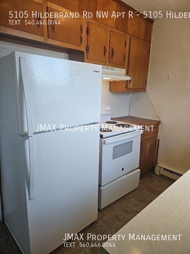 Building Photo - Top Floor & Budget Friendly