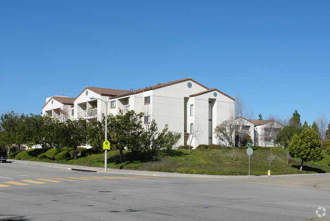 Building Photo - Silvercrest-Ventura