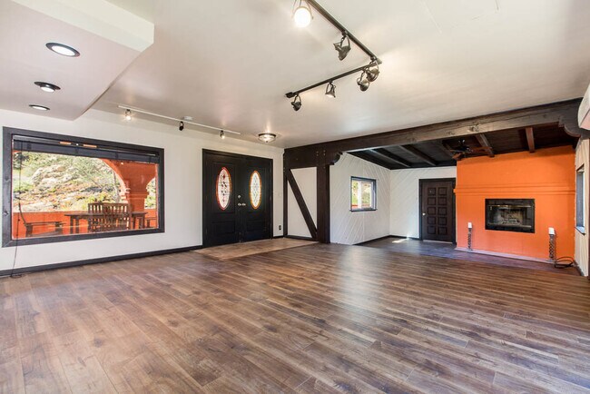 Foto del edificio - 7846 Lilac Ln