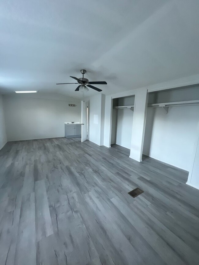 Foto del edificio - 518 W Alabama Ave