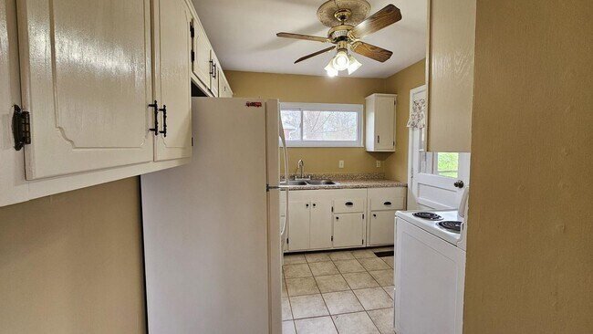 Building Photo - Maryville, 2 bedroom home near Sandy Sprin...