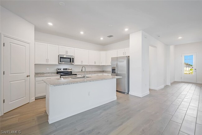 Building Photo - 13911 Hunter Oak Dr