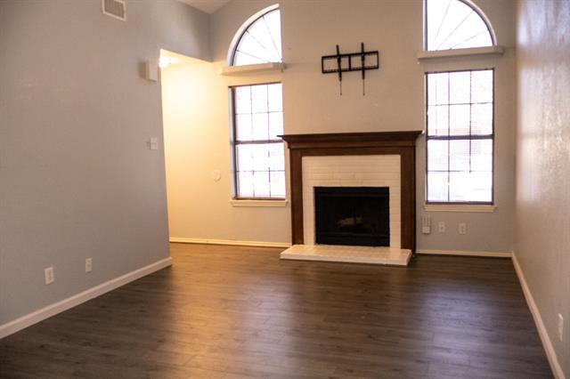Foto del edificio - 6407 Valleybrooke Ct