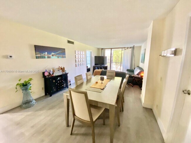 Foto del edificio - 3475 N Country Club Dr