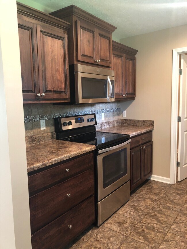 Building Photo - Adorable 3 Bedroom Home with Large Yard!
