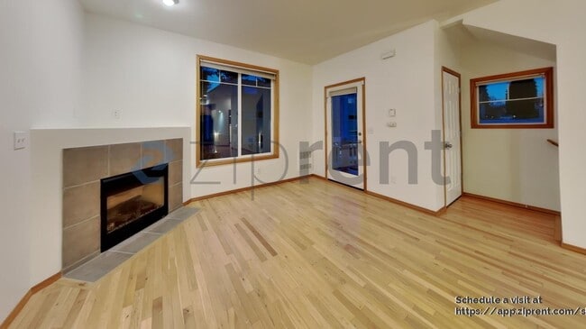 Building Photo - 12047 33rd Ave NE