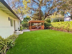 Building Photo - 330 NE 88th St