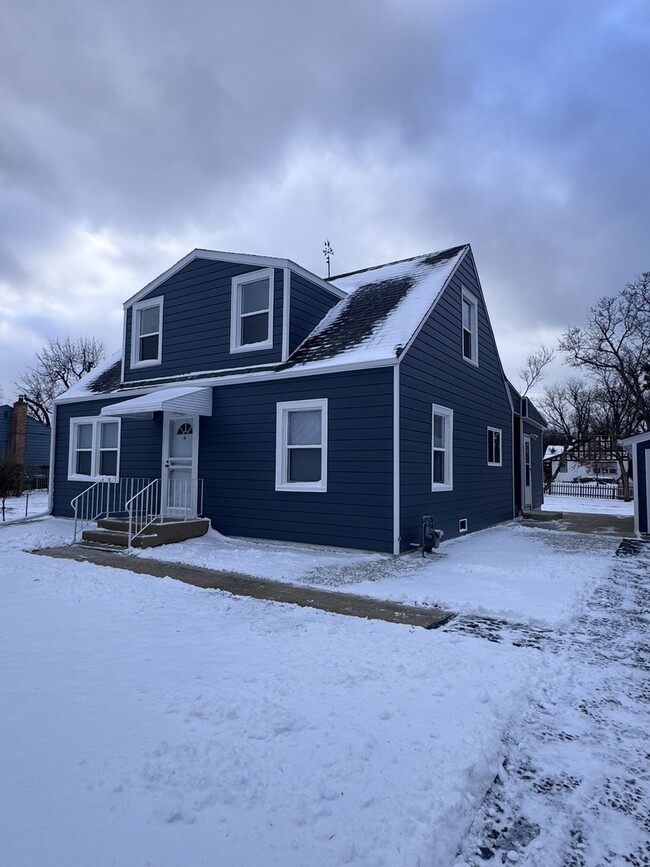 Building Photo - 14240 Linder Ave