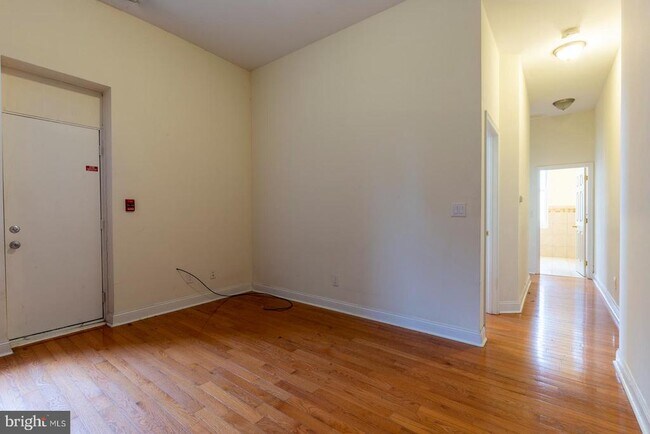 Building Photo - 3017 W Girard Ave