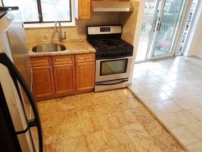 Foto del edificio - 23-57-57 79th St