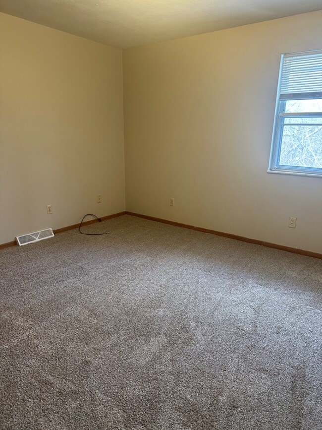 Building Photo - 450 Hutton Ln