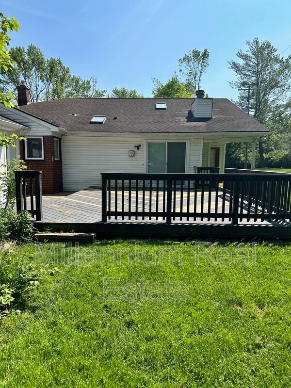 Foto del edificio - 24955 Westmoreland Dr
