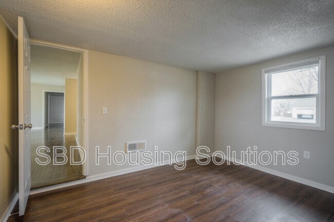 Foto del edificio - 7300 E 86th St