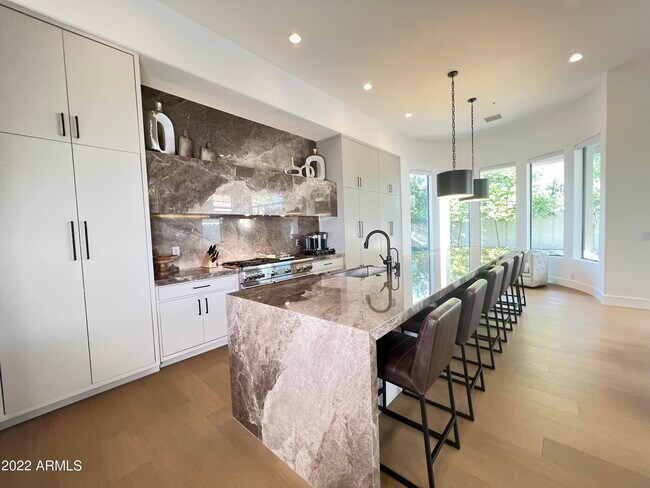 Building Photo - 7638 E Cactus Wren Rd