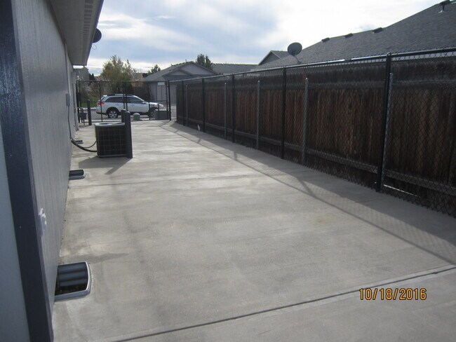 Building Photo - 8303 Orcas Dr