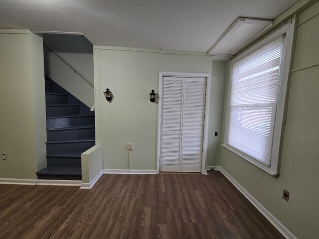 Foto del edificio - 2704 Pratt St