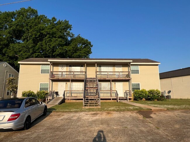 Foto del edificio - 205 Glenwood Ln
