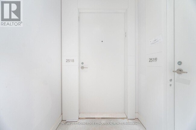 Building Photo - 230 Simcoe St