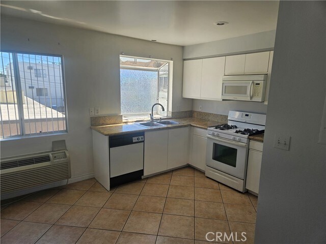 Foto del edificio - 14159 Gilmore St