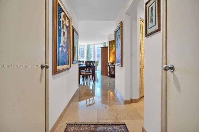 Building Photo - 801 Brickell Key Blvd