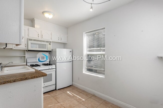 Building Photo - Amazing 2 Bed 2 Bath Newly Upgraded Unit i...