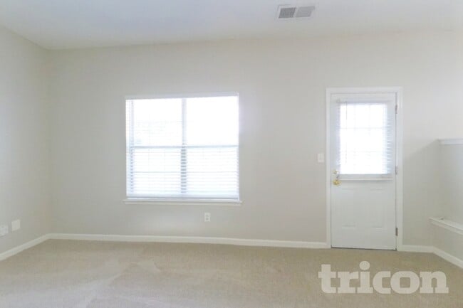 Building Photo - 216 Ernestine Way