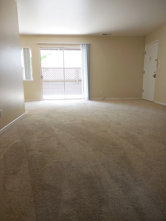 Building Photo - 2168 Carlmont Dr