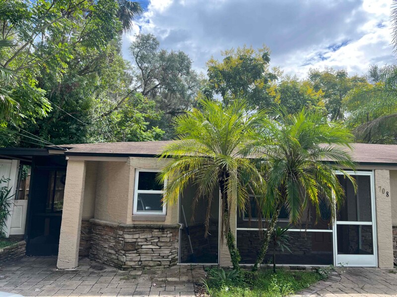 Primary Photo - 708 E Walts Ave