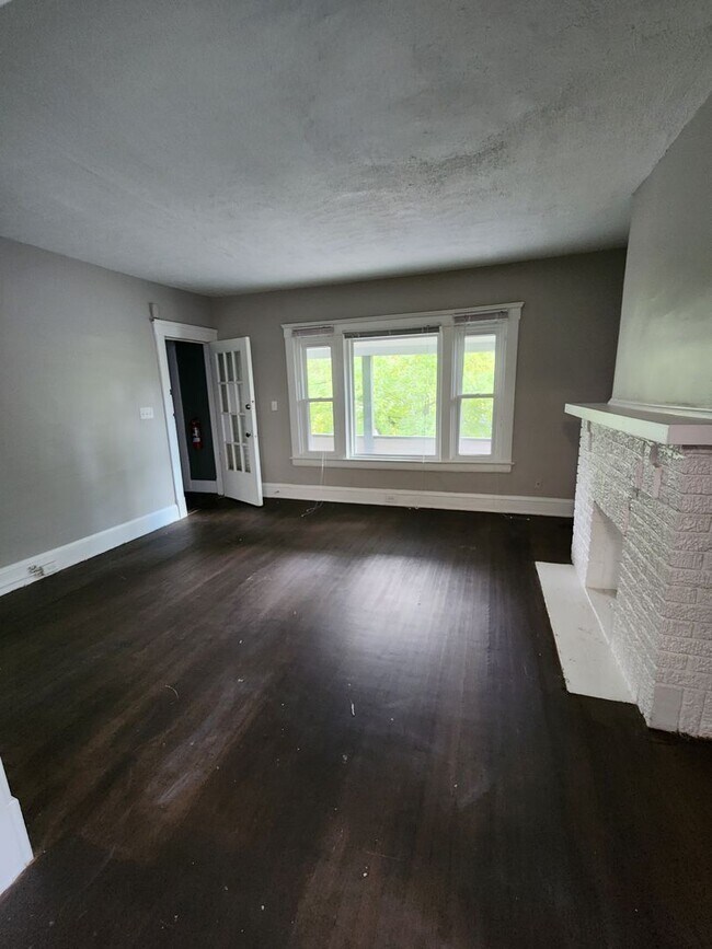 Foto del edificio - Spacious 2 Bedroom Available