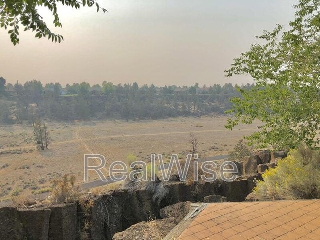 Building Photo - 2131 NW Canyon Ct