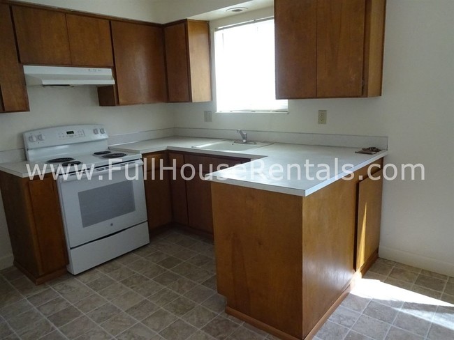 Building Photo - 920 N Cloverleaf Loop