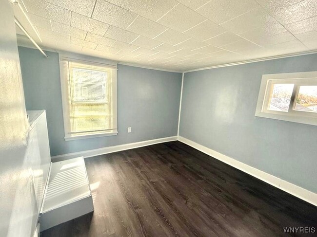 Foto del edificio - 300 Springville Ave