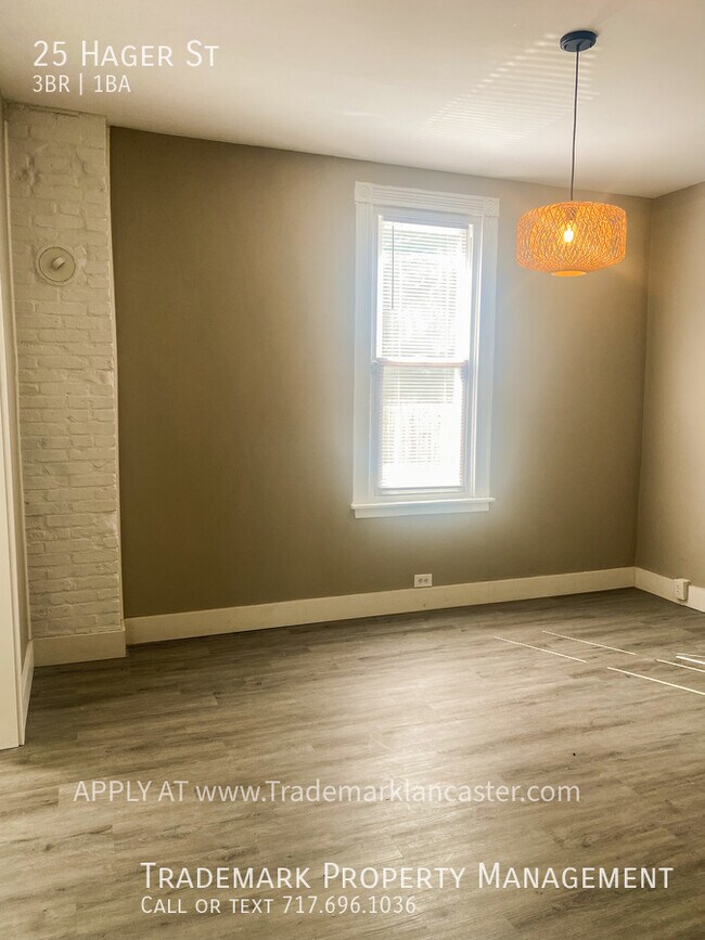 Building Photo - Nice 3 Bedroom Town Home