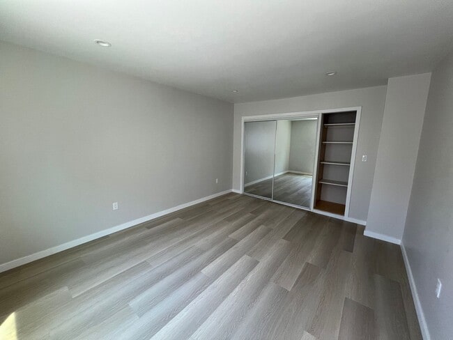 Foto del edificio - 617 W 51st St